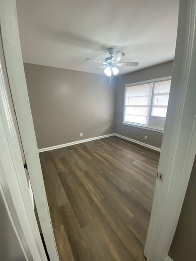 Building Photo - Rigdon Rd **Dale