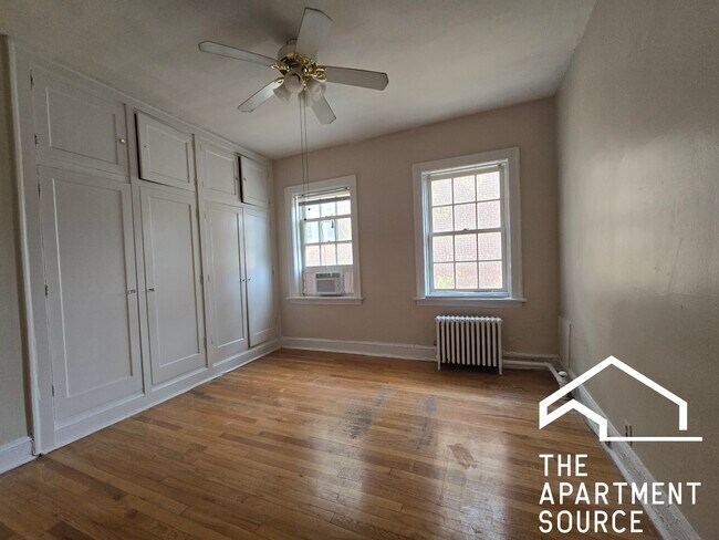 Building Photo - 1452 Oak Ave