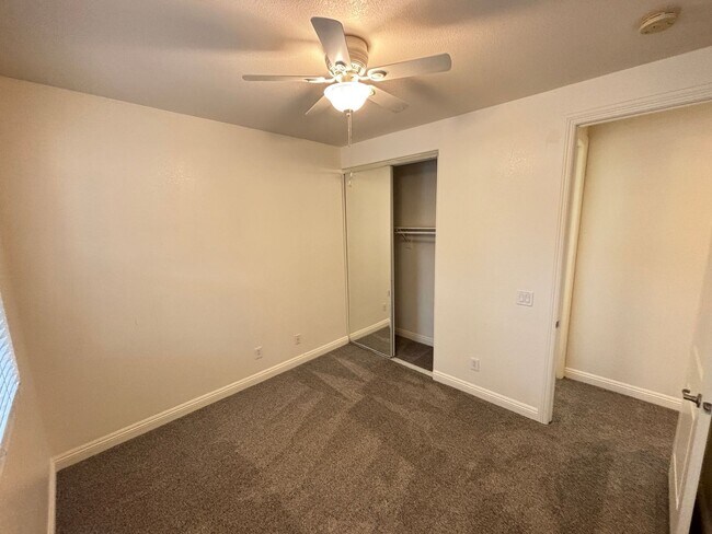 Building Photo - 10735 Knickerbocker Ave