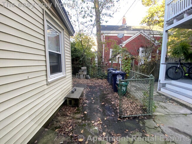Building Photo - 153 Hamilton St