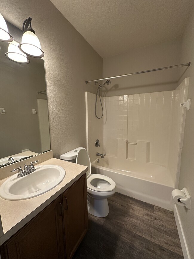 Building Photo - 2823 Glenridge Cir
