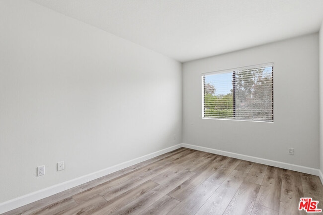 Building Photo - 18136 Oxnard St