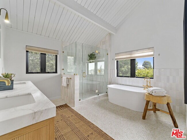 Building Photo - 2304 Vestal Ave