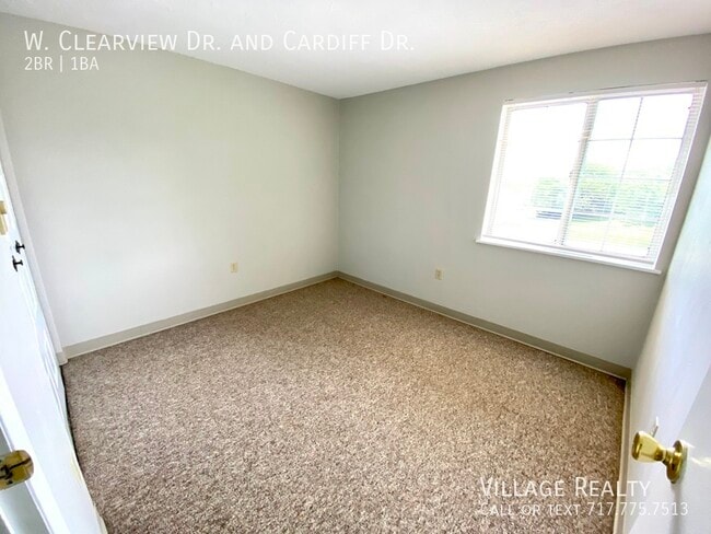 Building Photo - 51 W Clearview Dr