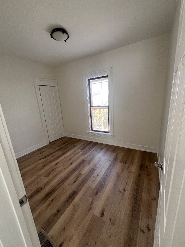 Building Photo - 393 Wellington Ave