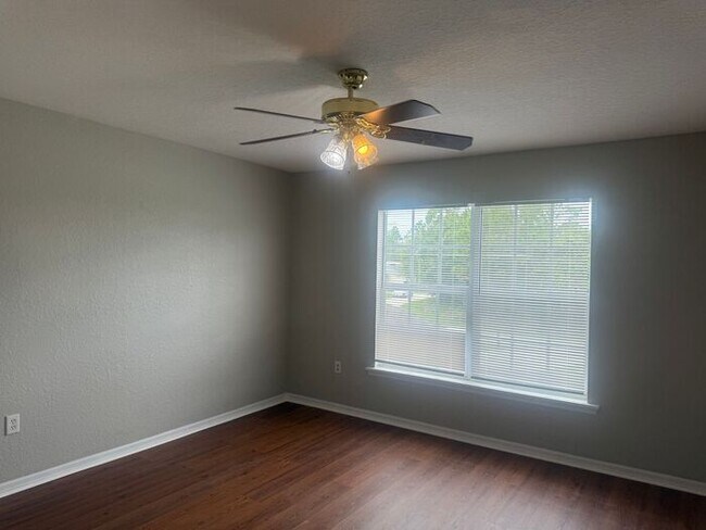 Building Photo - LARGE Single family home in Poinciana