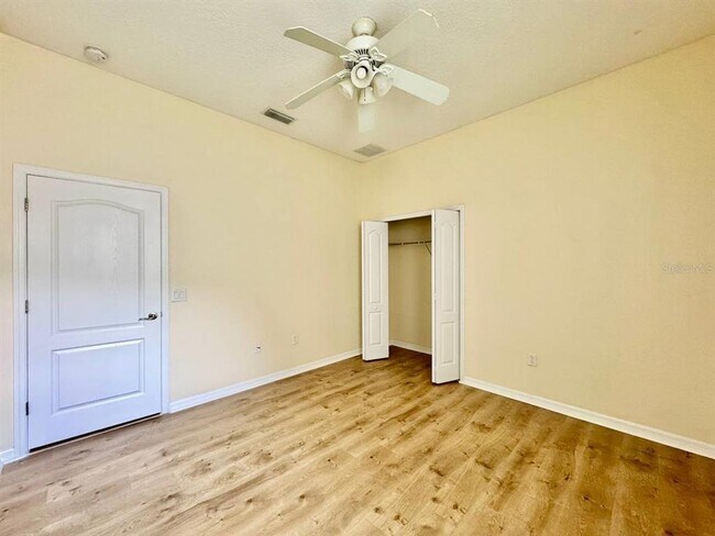 Building Photo - 3989 Windcrest Dr