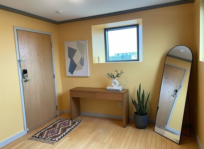 Building Photo - 170 Gore St