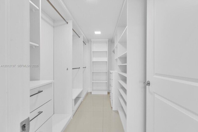 Building Photo - 400 Sunny Isles Blvd