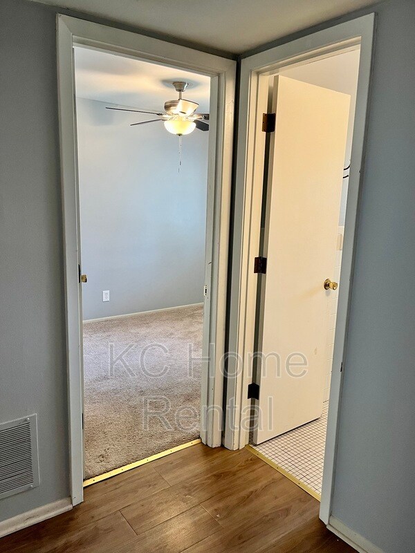 Building Photo - 2212 NE 77th St