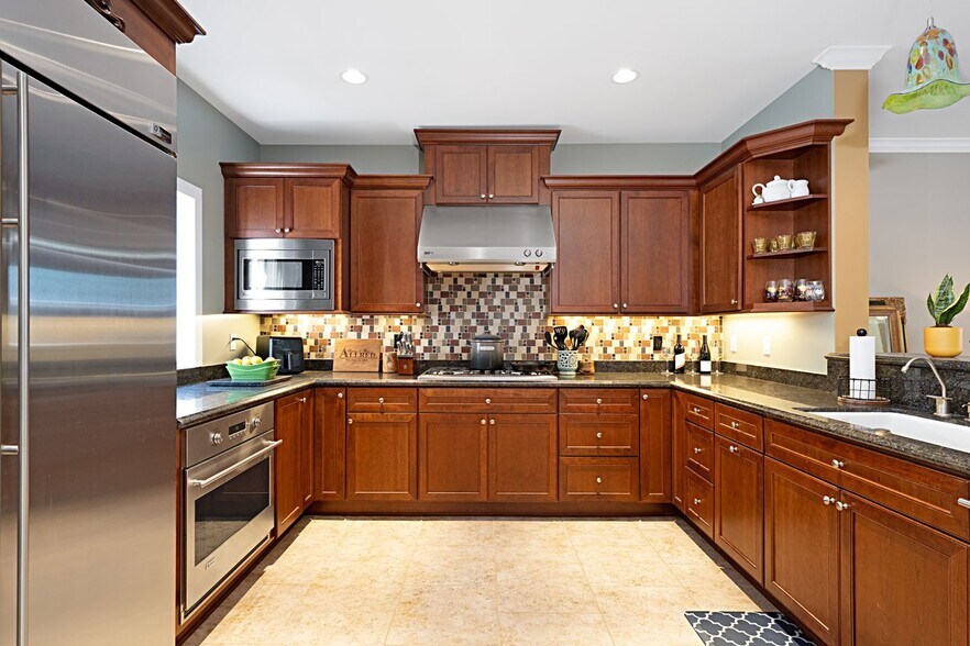 Building Photo - 8172 Manitoba St