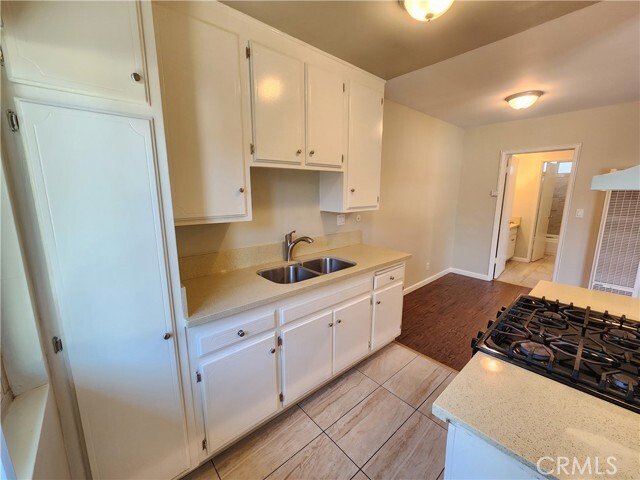 Building Photo - 7925 Vineland Ave