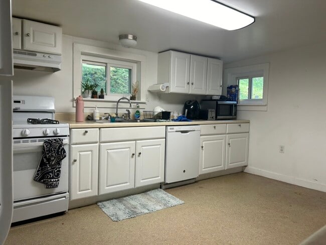 Building Photo - 96 Vine St