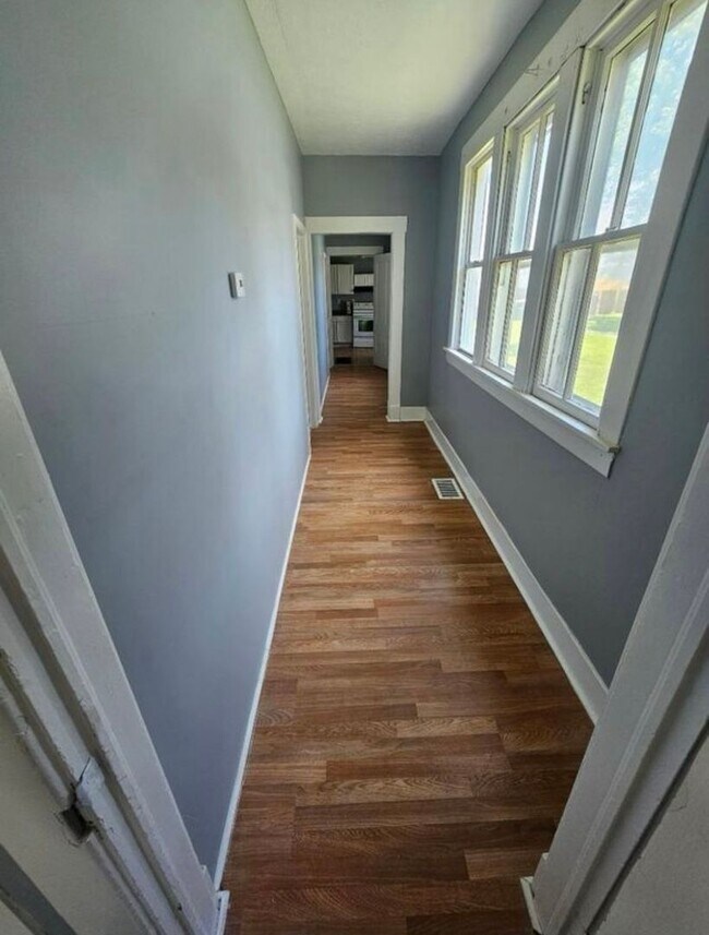 Building Photo - Updated 3BR house in West Louisville-Section 8 Accepted! **$400 off your first months rent**