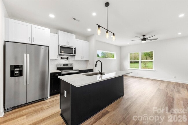 Building Photo - 2043 Green Oak Dr