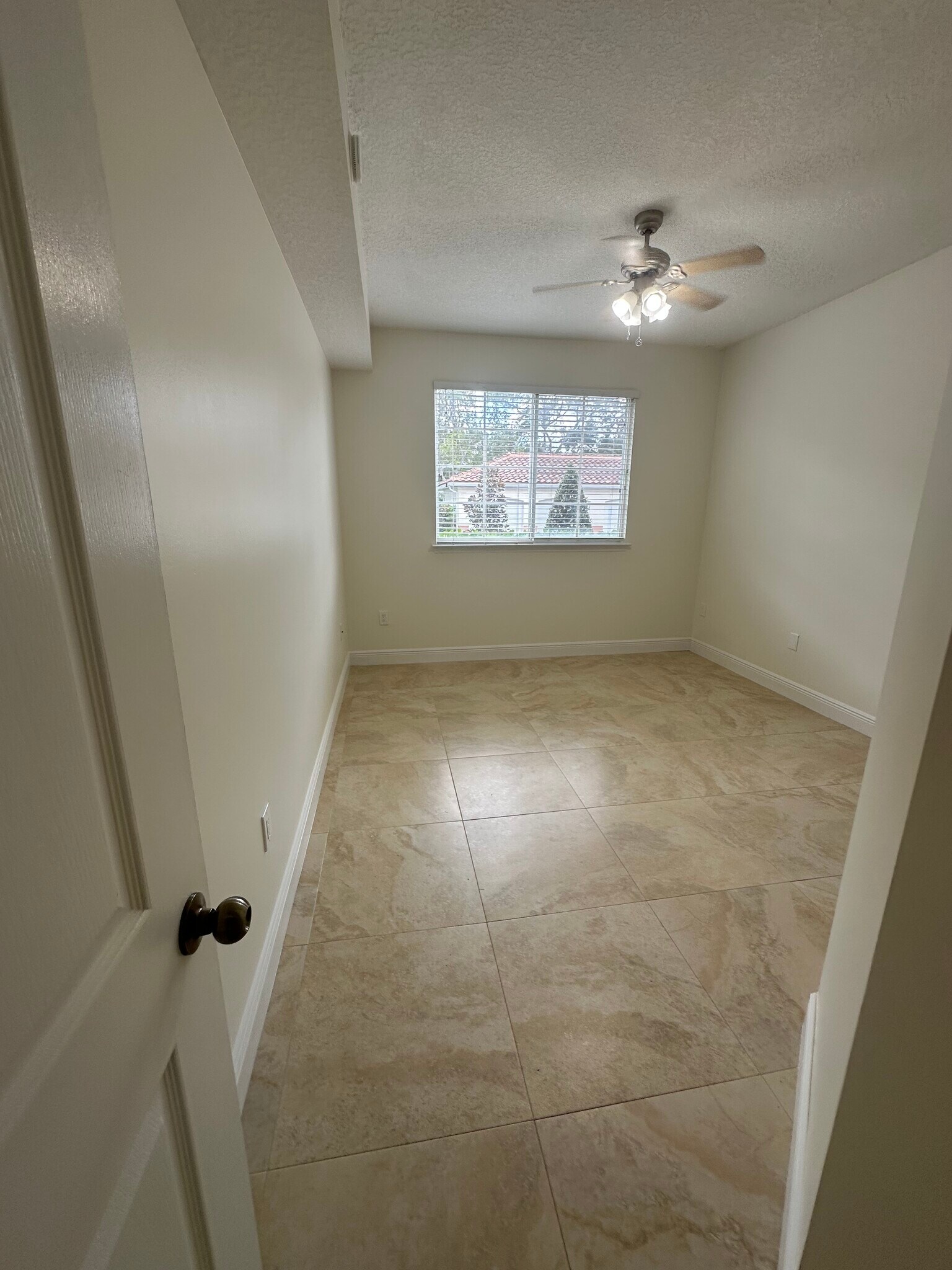 Building Photo - 9873 Baywinds Dr