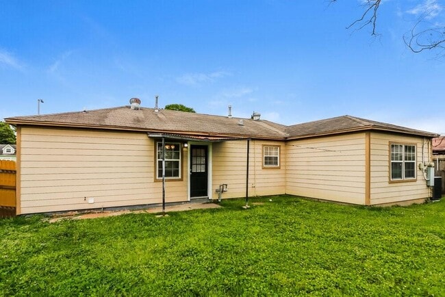 Building Photo - 1202 Trimm Ave
