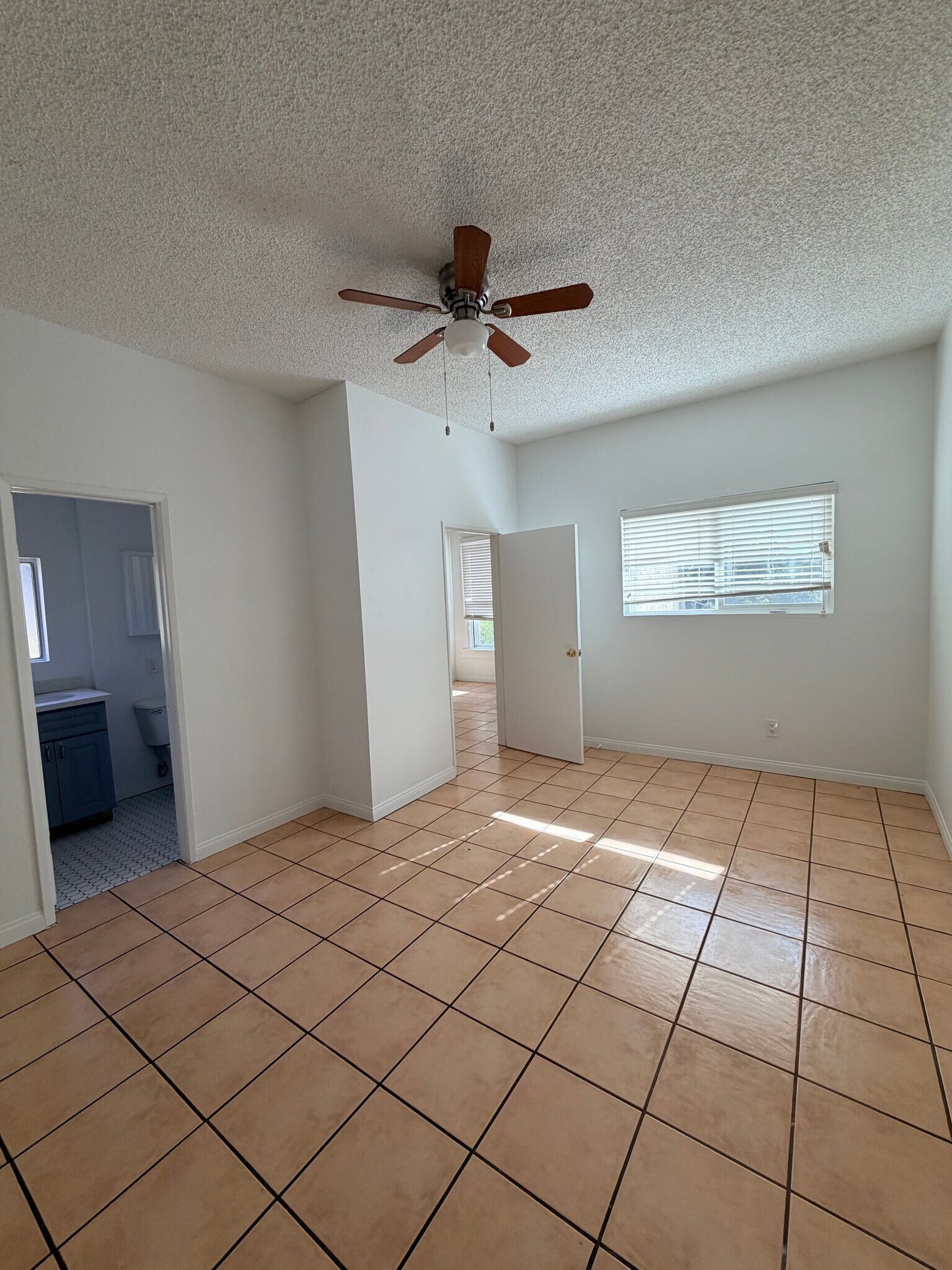 Building Photo - 869 Lincoln Ave