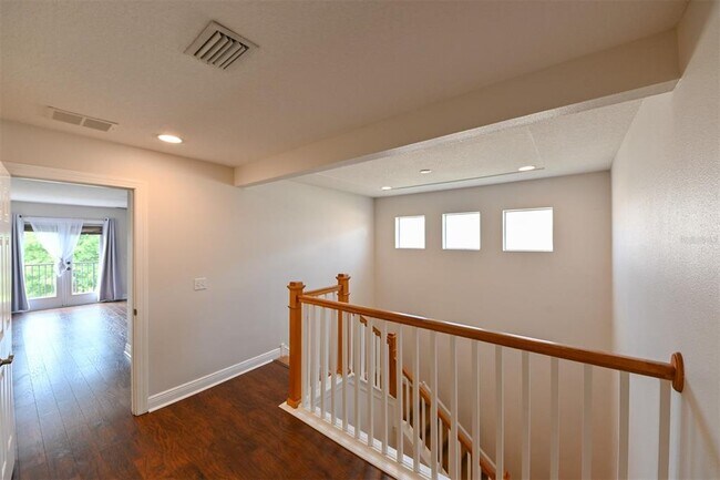 Building Photo - 277 Valencia Cir