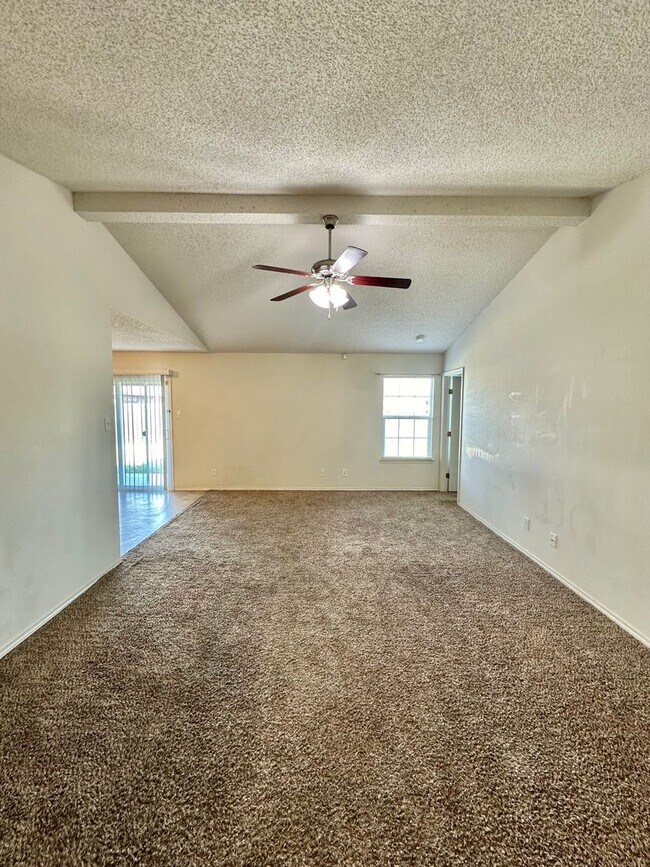 Building Photo - COMING AUGUST 2026 - 5 Bedroom Home in PaulAnn Neighborhood!