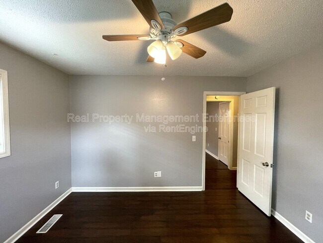 Building Photo - 6317 N Warren Ave