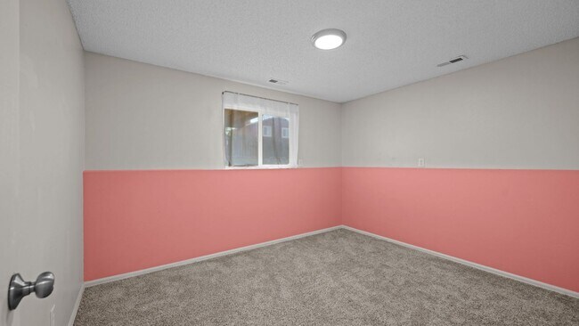 Building Photo - 580 Upton Dr