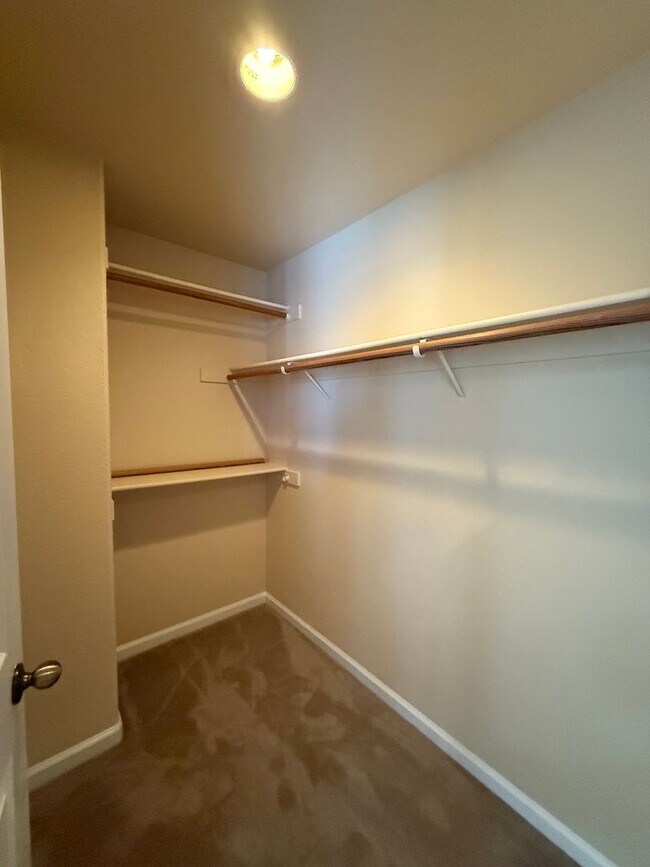 Building Photo - Come Check out this Lovely 4 Bedroom 2.5 B...