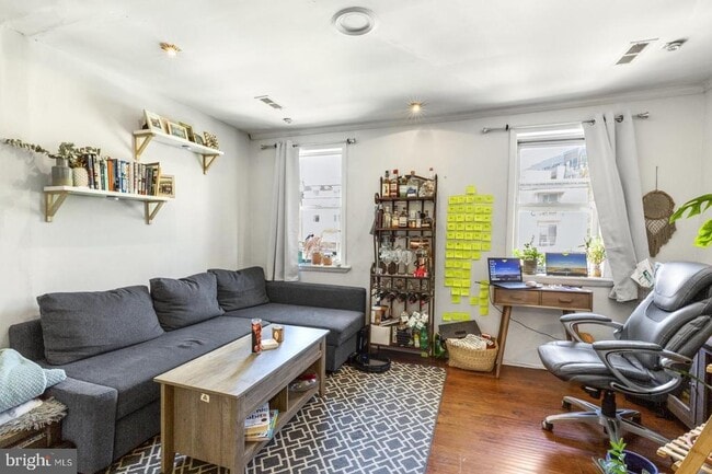 Primary Photo - 238 W Girard Ave