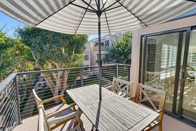 Building Photo - 521 S Sierra Ave