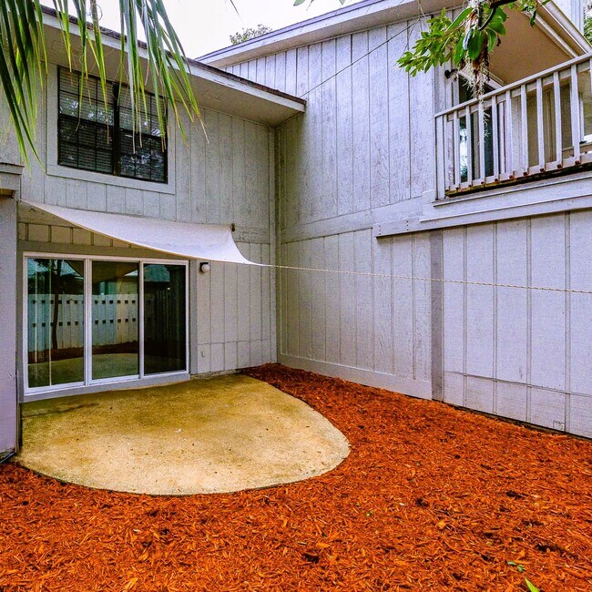 Building Photo - 9 Oakwood Park