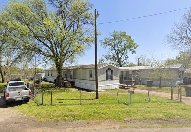 Building Photo - Renovated 2-Bed, 1-Bath Mobile Home