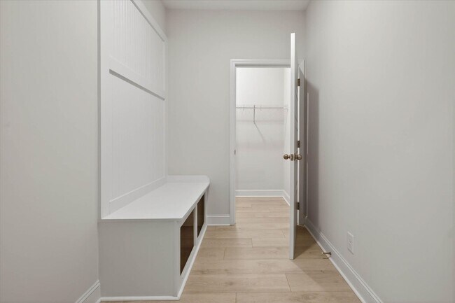 Building Photo - 4 Bedroom Pet Friendly Home For Rent with Club House, Comm. Pool, & Comm Gym Access!