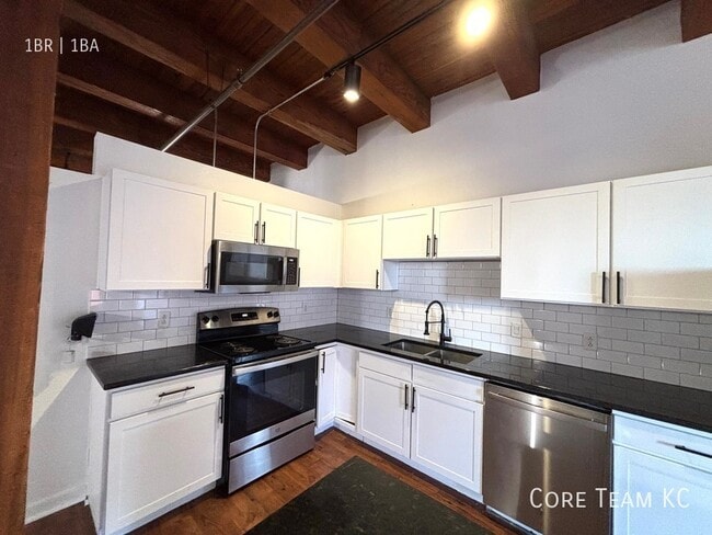 Building Photo - 204 Walnut St