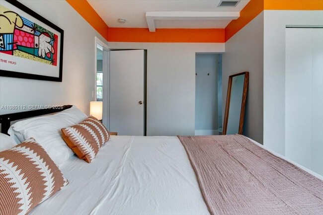 Building Photo - 968 NE 80th St