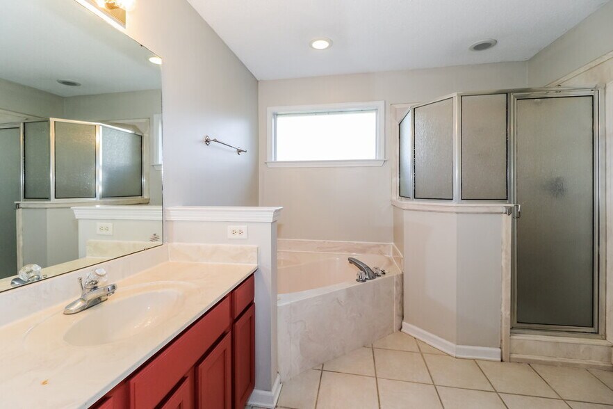 Building Photo - 10279 Green Moss Dr S