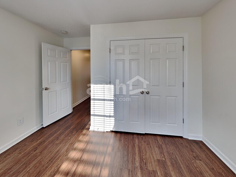 Building Photo - 4864 Ark Ln