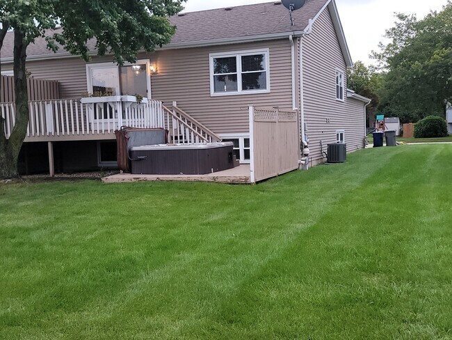 Building Photo - 203 Meadows Dr