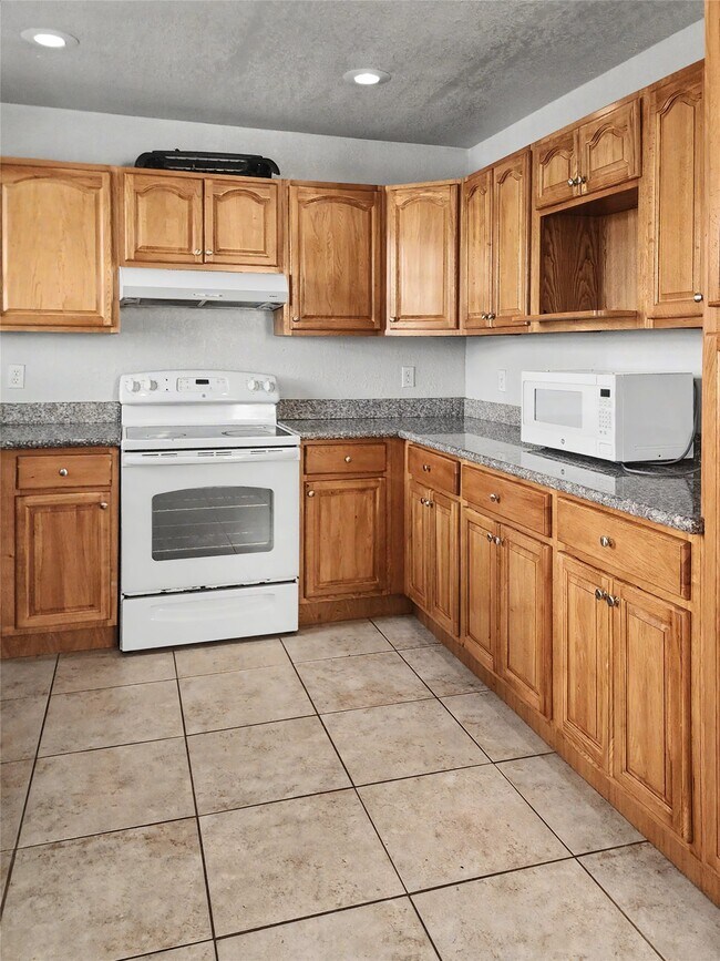 Building Photo - 5617 Avenue R 1/2