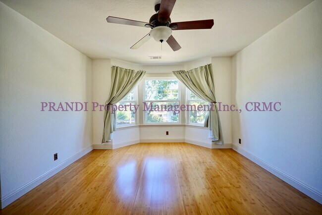 Building Photo - Gerstile Park Gem, With Upgraded Finishes ...