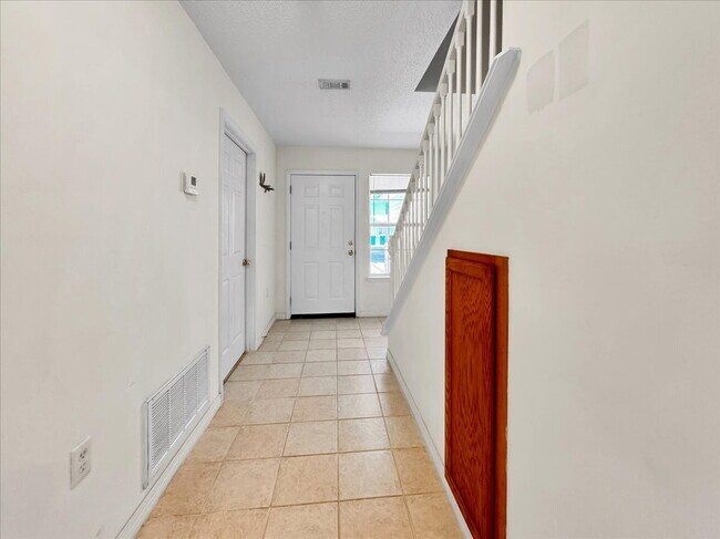 Building Photo - Charming Fort Walton Beach Townhome - Move-In Ready!