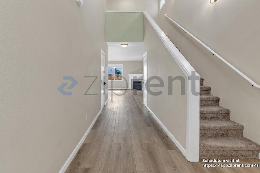 Building Photo - 2812 25th Pl