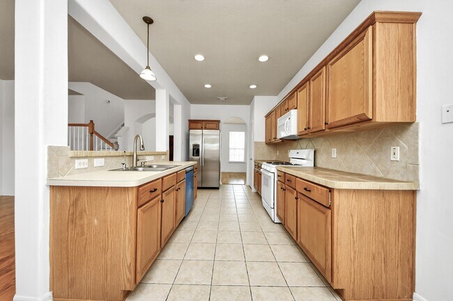 Building Photo - 13114 Oak Ledge Dr