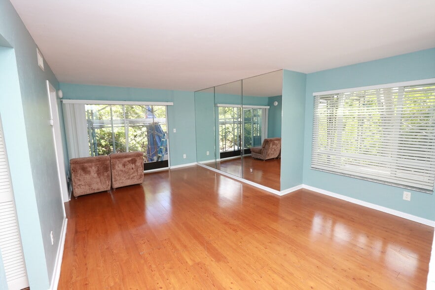 Building Photo - 2207 San Marco Rd