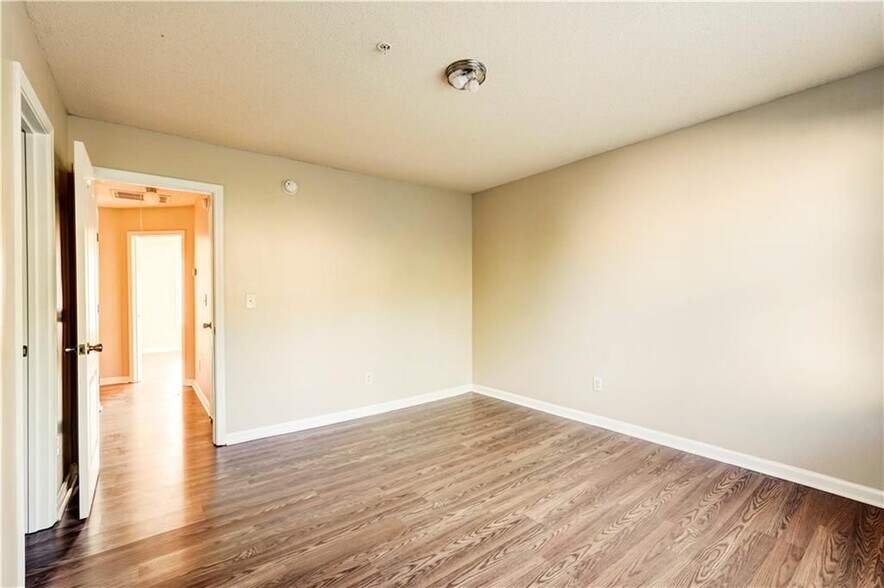 Building Photo - 2837 Laurel Ridge Cir