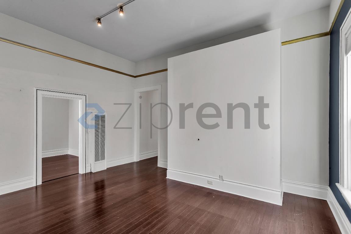 Building Photo - Unit 1005