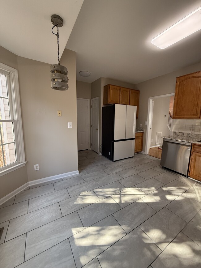 kitchen/breakfast nook - 110 Sudbury Ln