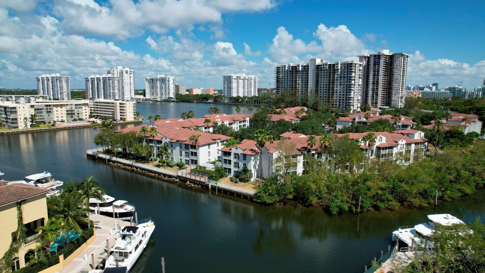 Primary Photo - Town Aventura
