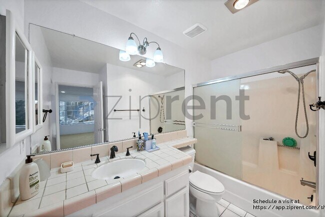 Building Photo - 1311 W Capitol Dr