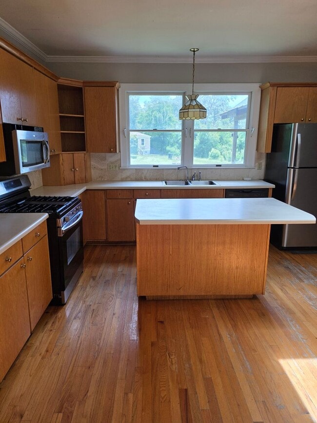 Building Photo - 2BR/2BA Cottage