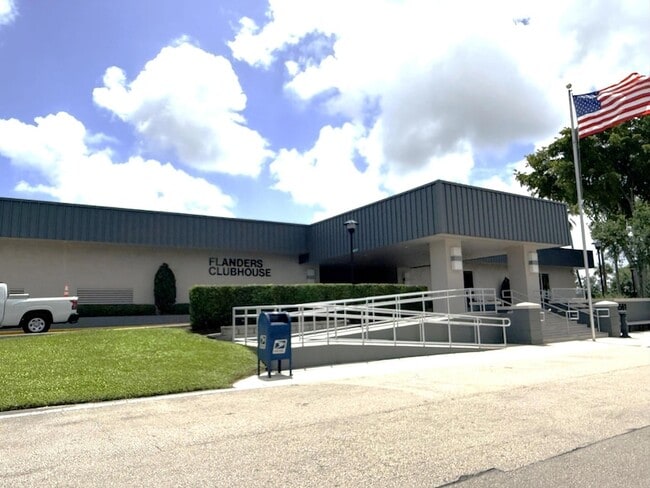 Building Photo - 586 Normandy Ln